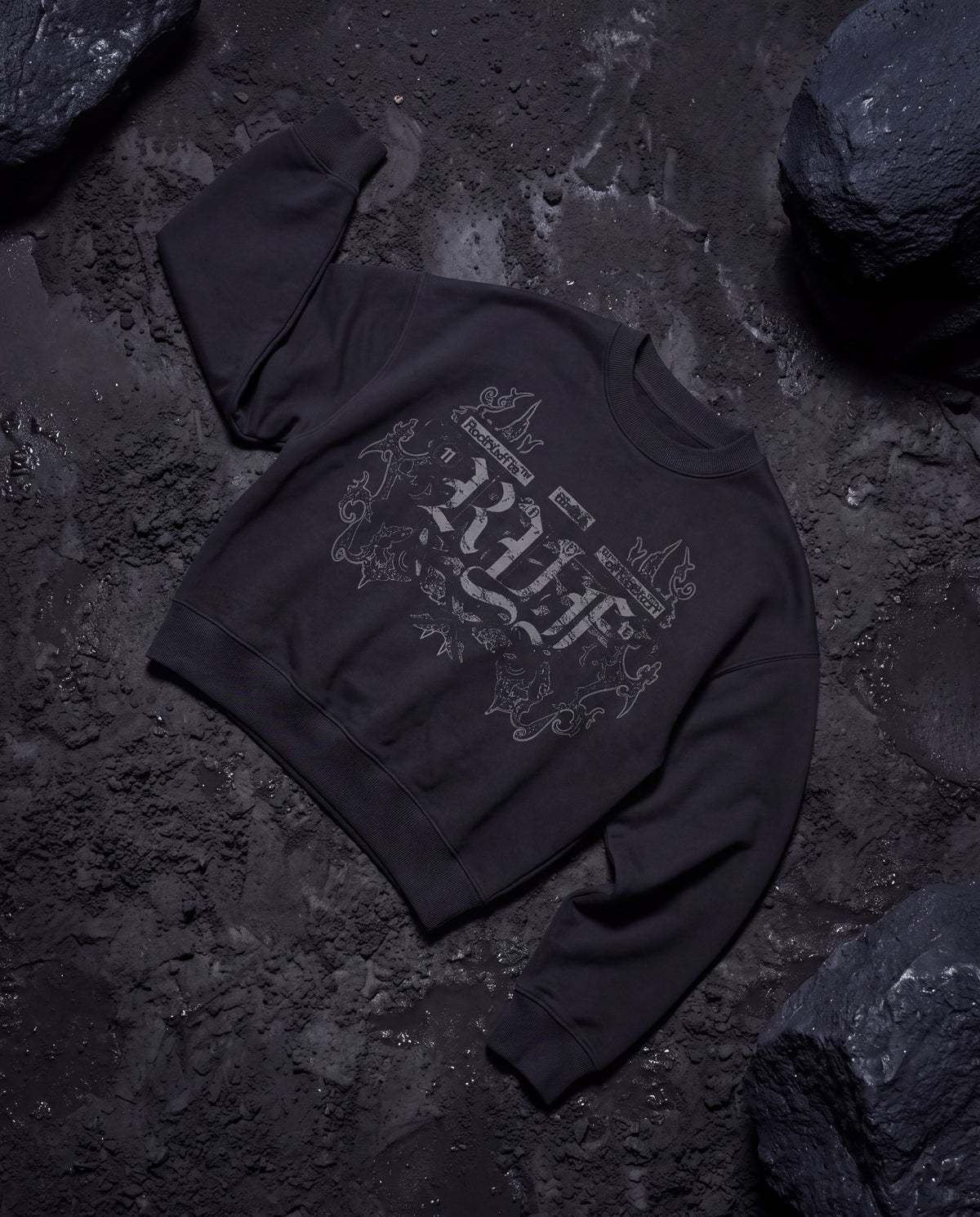 BLACK CREST CREWNECK